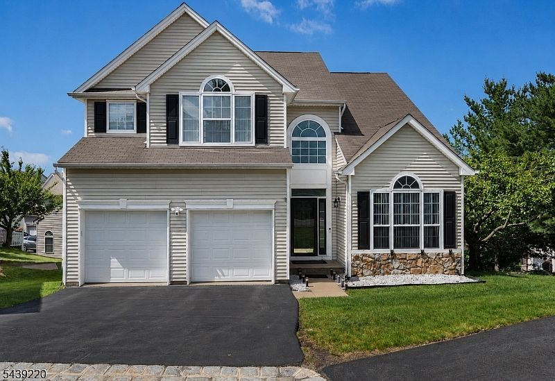 1st image of 4 Skylands Blvd