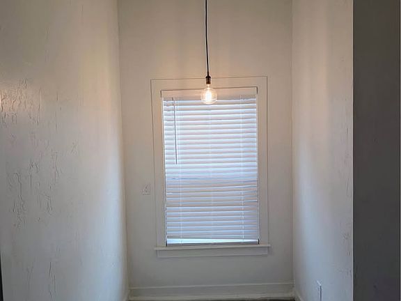4th image of 32729 E Lincoln St #D