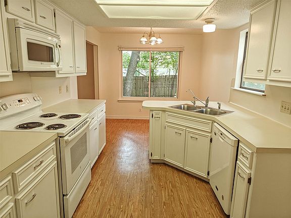 3rd image of 306 Lakeway Dr