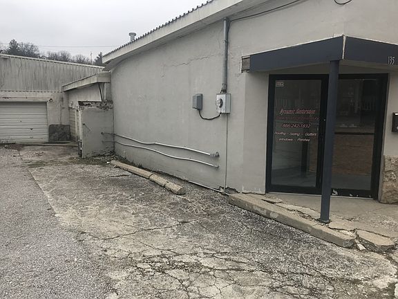 2nd image of 135 Holmes St
