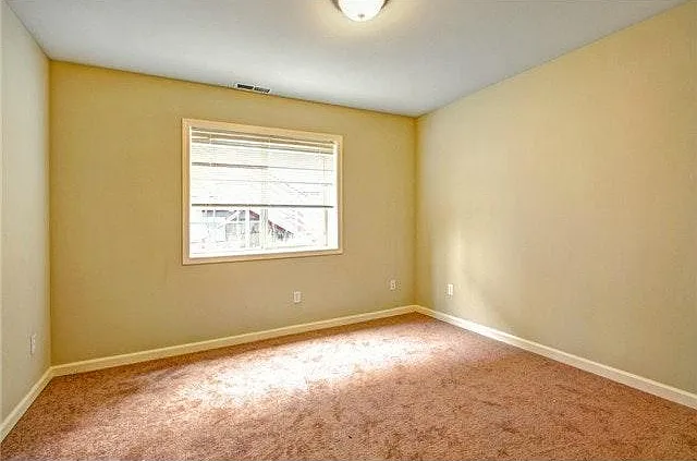 1 bed, 200 sqft, $675 — Photo 2