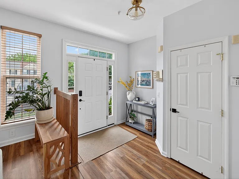 149 Quiet Waters Pl — Photo 3