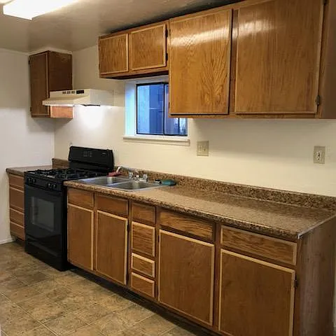 542 E Locust St APT B photo 1
