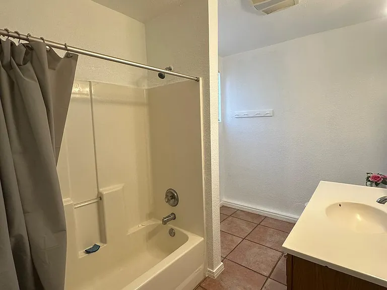 1817 W La Sierra Dr — Photo 3