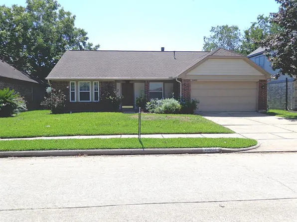 15802 Pilgrim Hall Dr, Friendswood, TX 77546