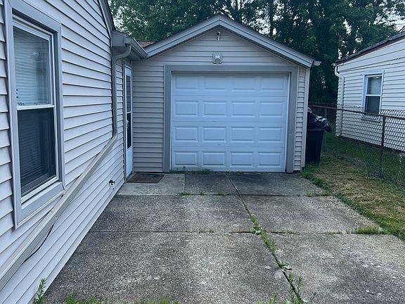 2nd image of 7463 Glenwood Ave