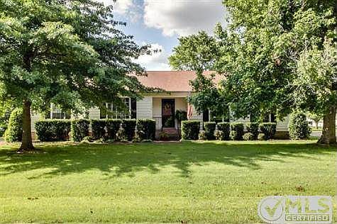 1st image of 2538 Angelyn Dr