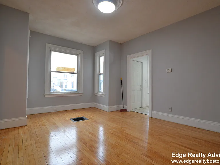 50 Lowell St — Photo 7