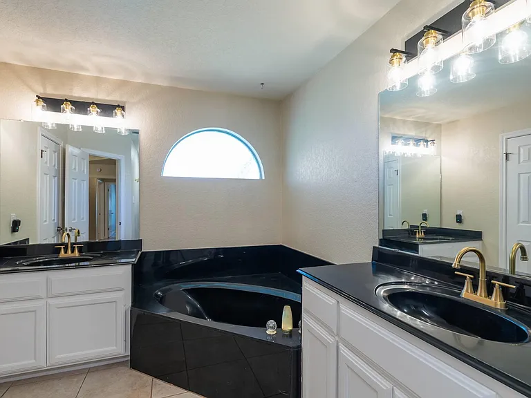 2604 Bluebonnet Valley Dr — Photo 18
