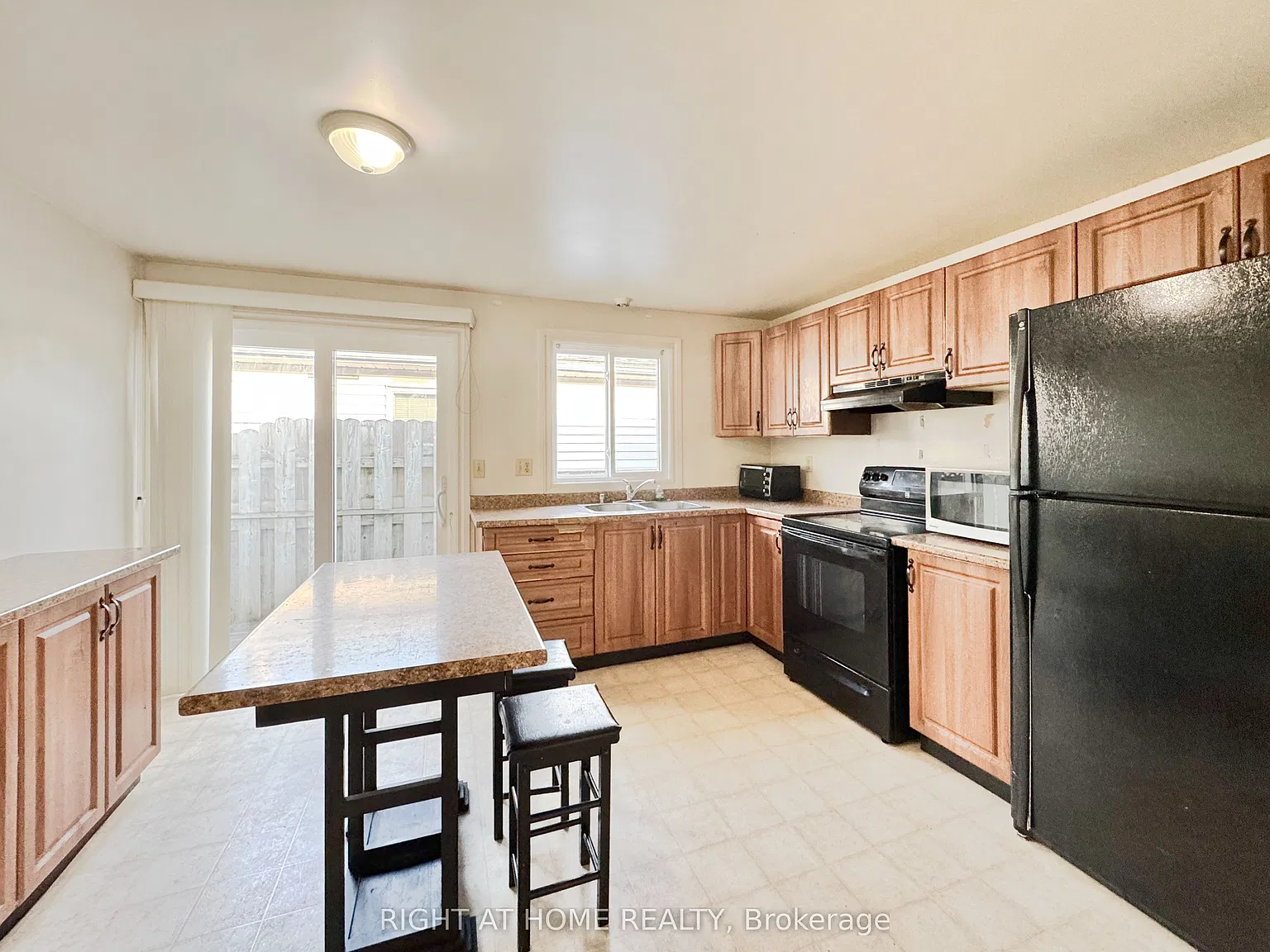6 bed, $2,950 — Photo 3