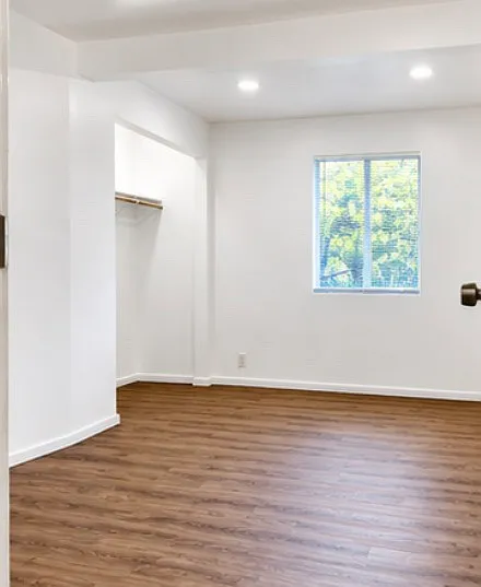 3 bed, $2,400 — Photo 4