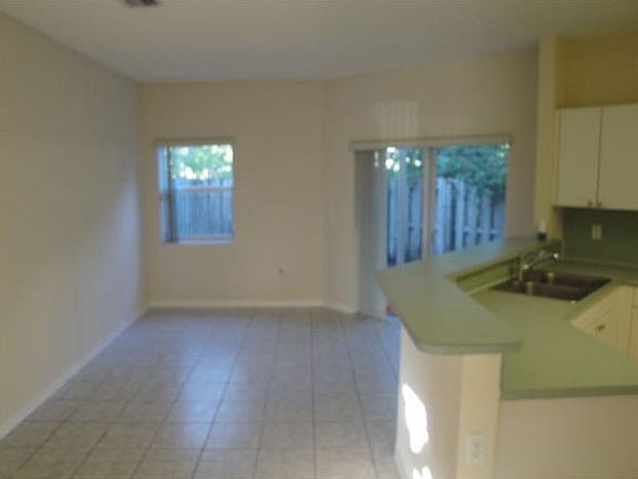 3rd image of 2208 SE 26th Ln