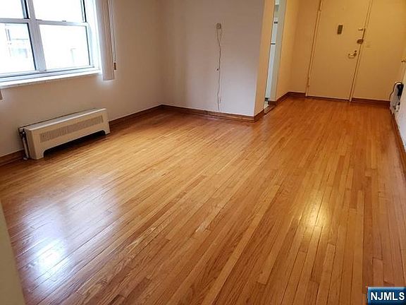3rd image of 2205 N Central Rd APT 5B