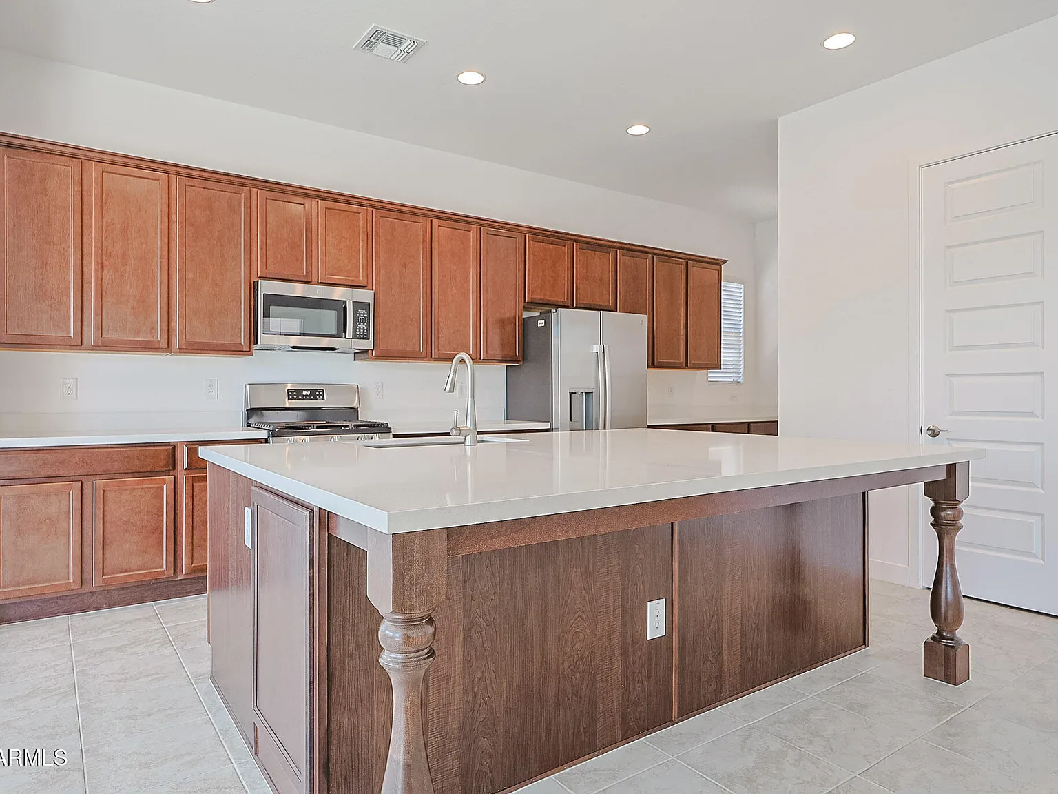 3 bed, 2.5 bath, 2691 sqft, $2,800 — Photo 3