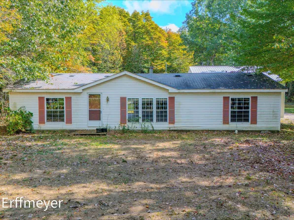 2899 65th St, Fennville, MI 49408