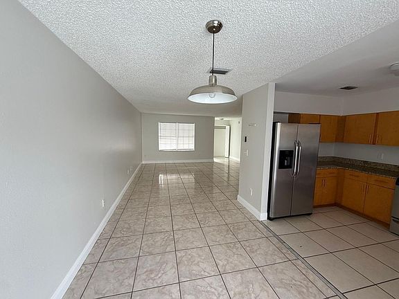 4th image of 2323 Carlton Dr APT B