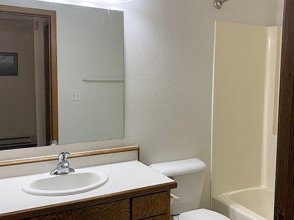 5th image of 2421 20th Ave S #204