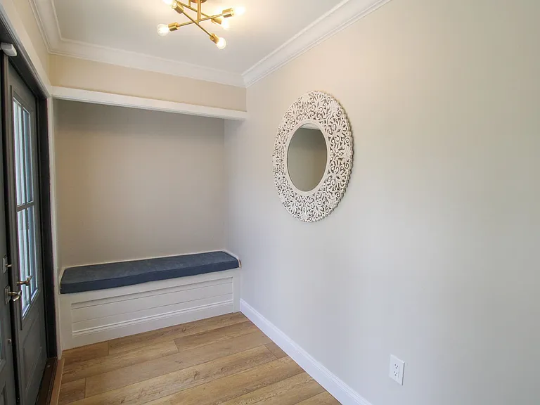 691 Russell St — Photo 3