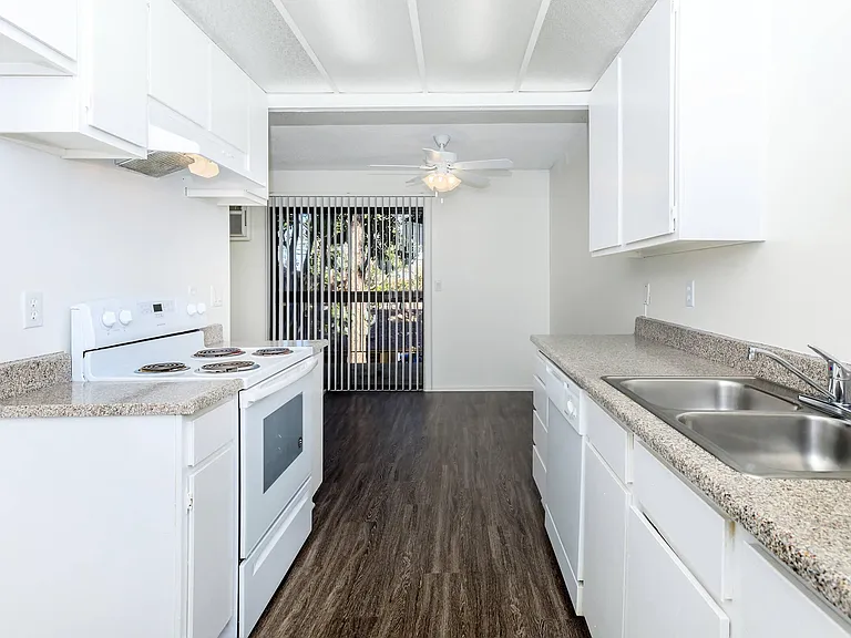 Palm Lane Apartment Homes — Photo 7