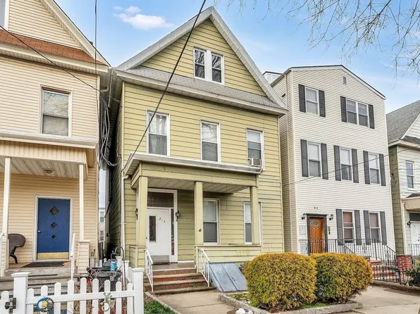 214 Dodd St, Weehawken, NJ 07086