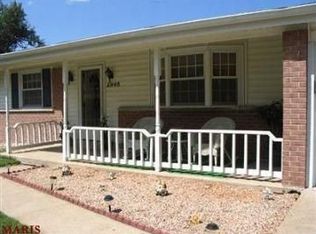2965 Delaware Dr, Florissant, MO 63033