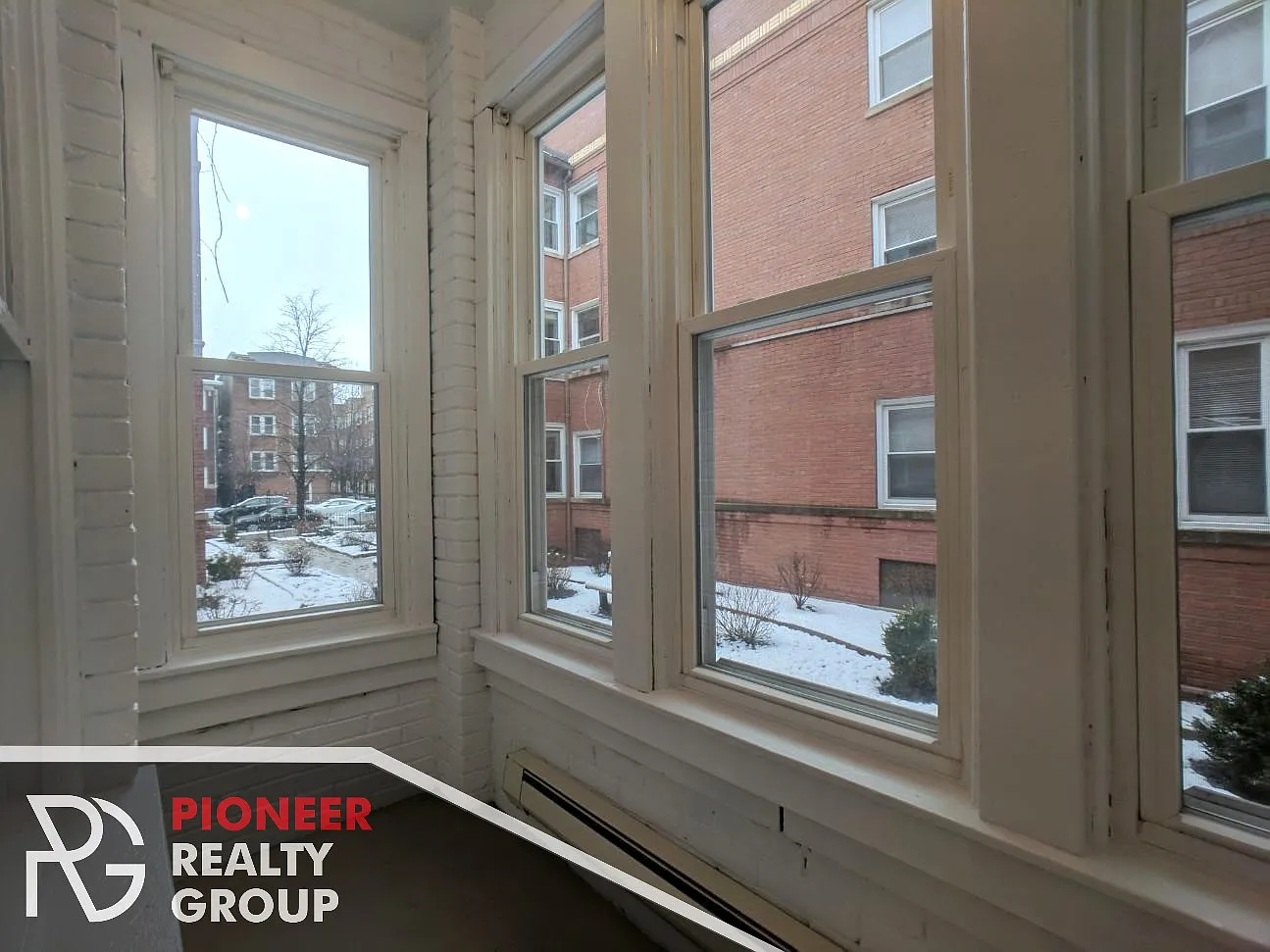 2 bed, 1000 sqft, $2,895 — Photo 2