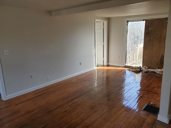 4th image of 43 Sandy Beach Rd