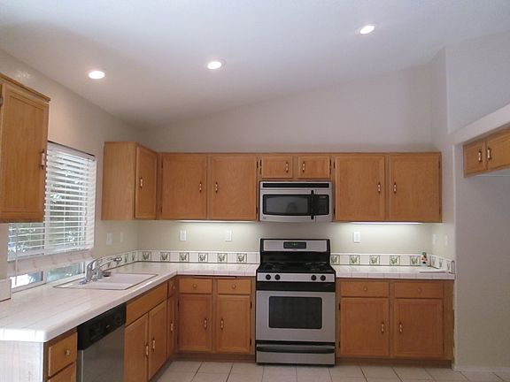 2nd image of 1950 Kensington Dr