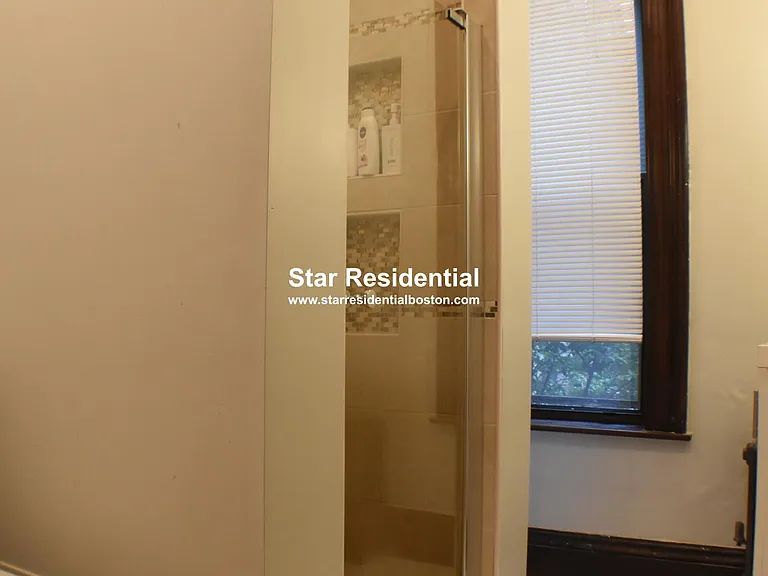 31 Fairfield St #201 — Photo 34
