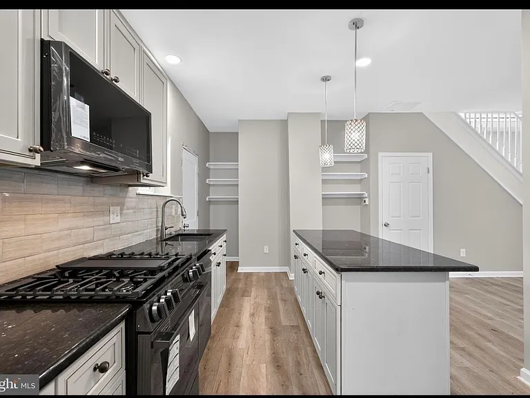1021 Beeson Ave — Photo 6