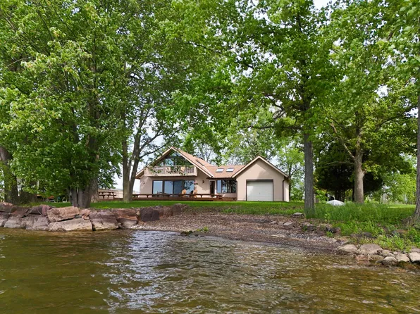 325 Oakridge Lane, North Hero, VT 05474
