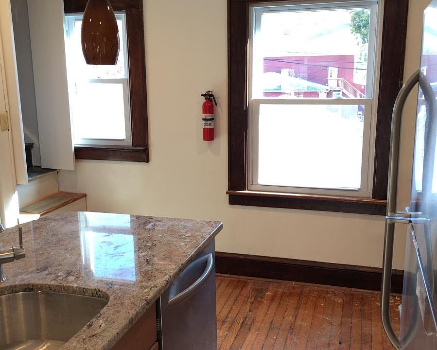 Kitchen back windows