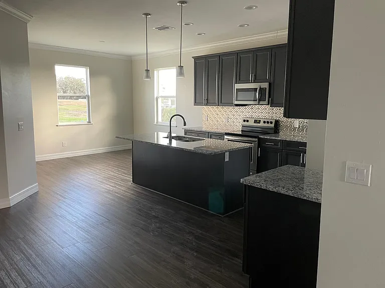 841 Peachtree Dr — Photo 9