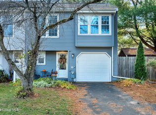 37 Lexington Dr, Clifton Park, NY 12065