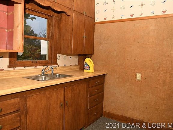 5th image of 403 Van Buren St