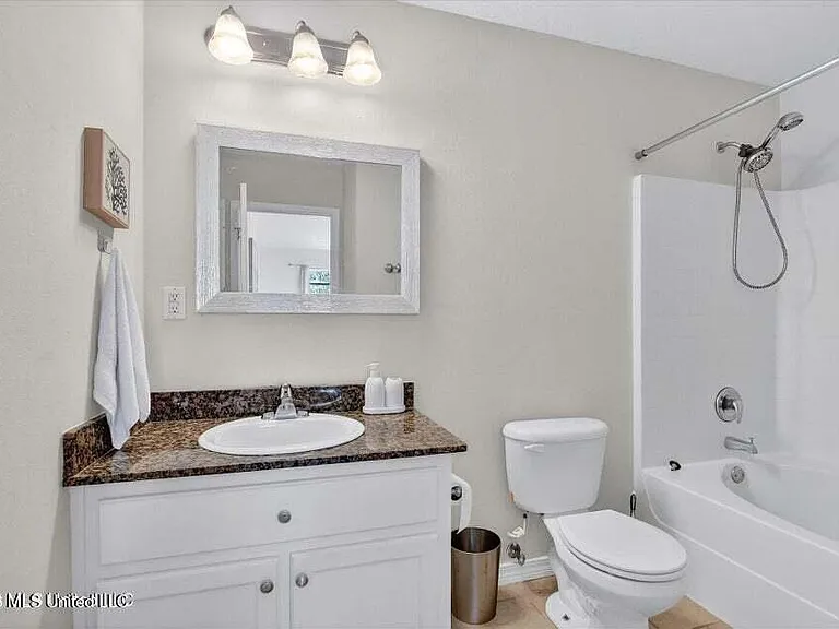 1283 Century Oaks Dr #B — Photo 7
