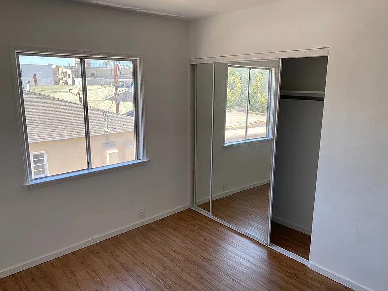 Manhattan Ave 707 — Photo 10