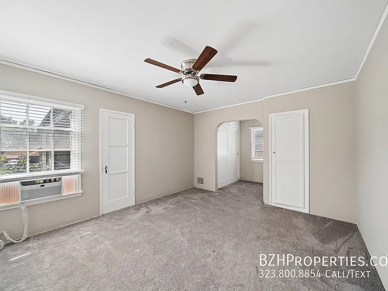 1402 1/2 N Mansfield Ave #1402-1/2 — Photo 11