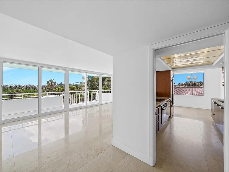 400 S Pointe Dr #409 — Photo 10