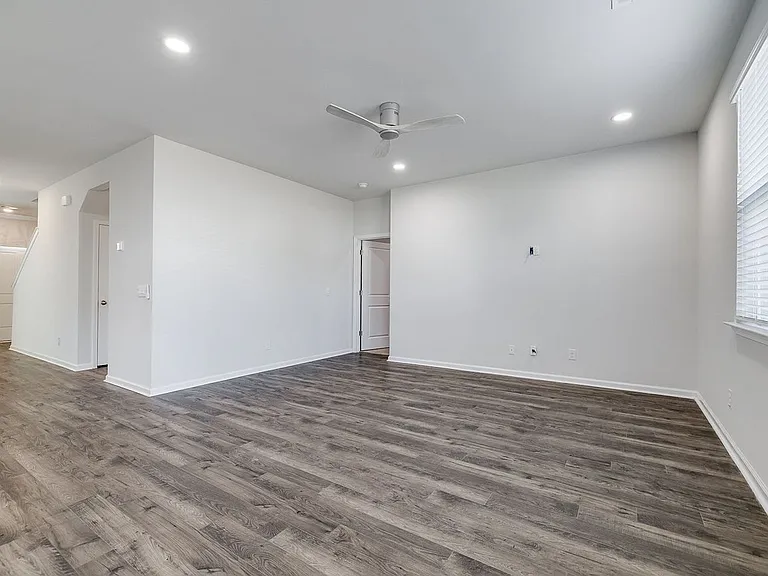 102 Spillway Ct — Photo 11