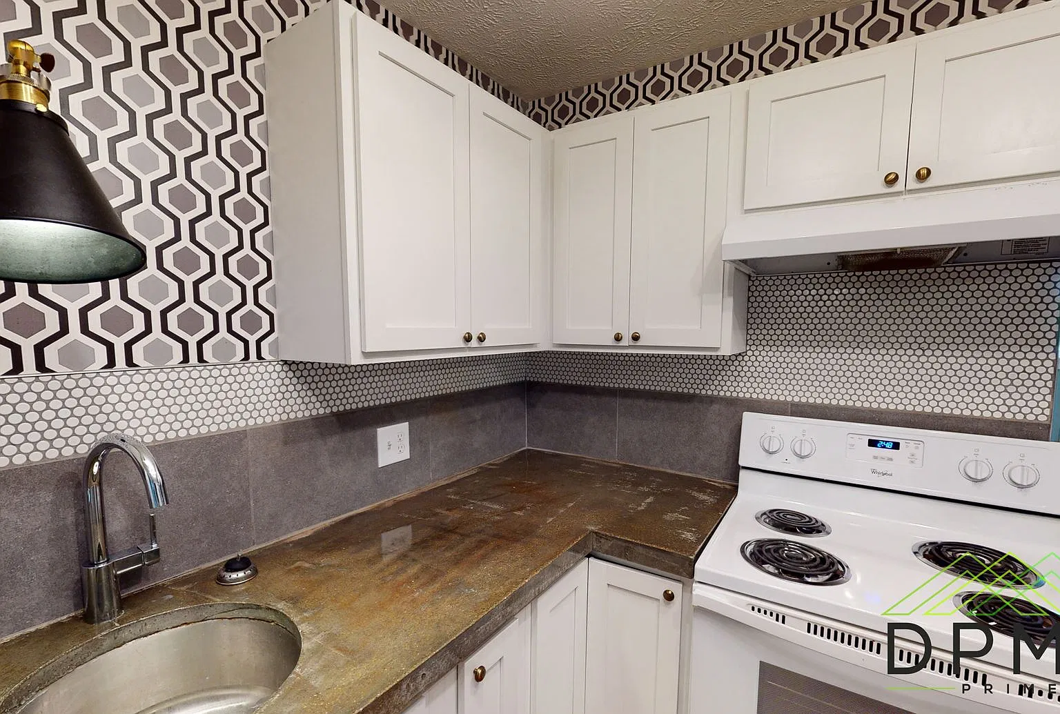 326 E Hillsdale — Photo 3