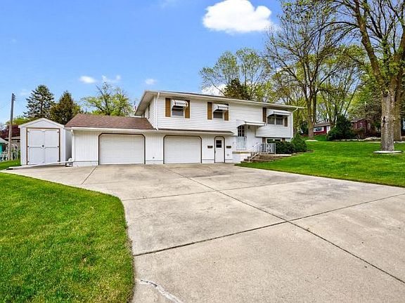 4th image of 1057 Westwood Dr