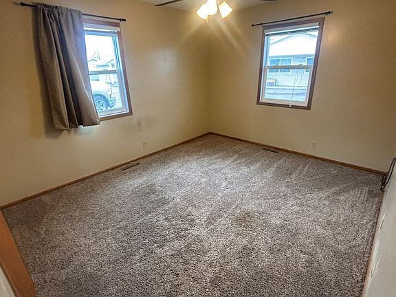 5th image of 800 N Highway 105 #4