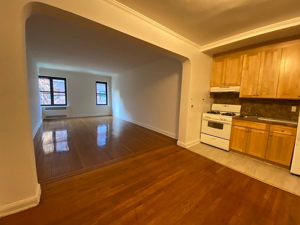 1st image of 10421 68th Dr APT B33