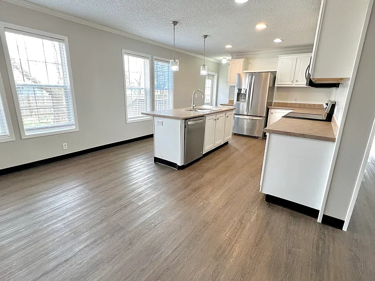 205 S Elm St — Photo 35