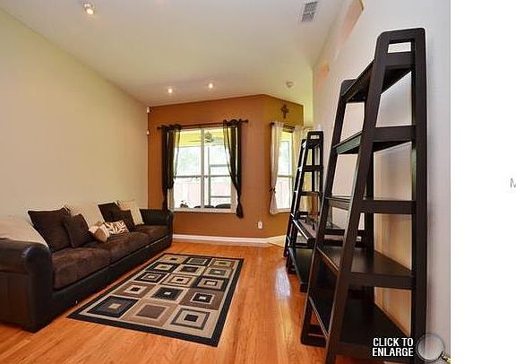 5th image of 607 Belhaven Falls Dr