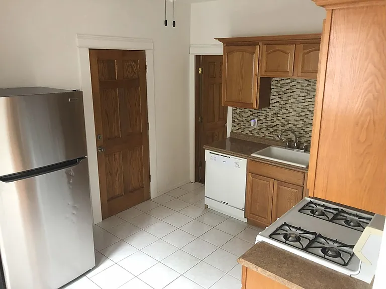 815 Logan Ave N — Photo 13