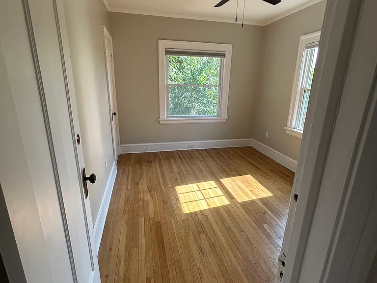 17416 Woodford Ave — Photo 20