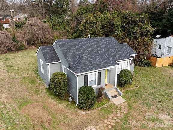 2nd image of 3133 Columbus Cir
