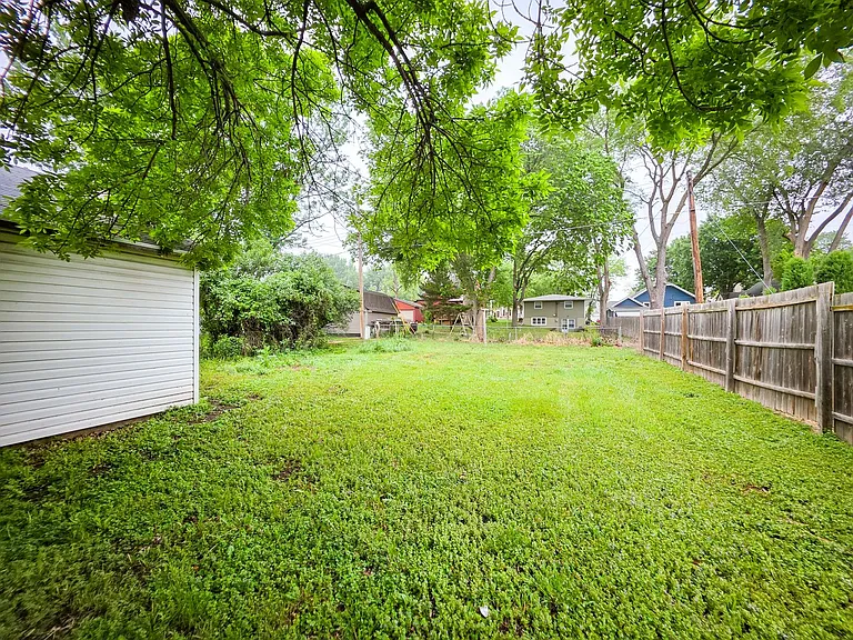 1208 Koenigstein Ave — Photo 21